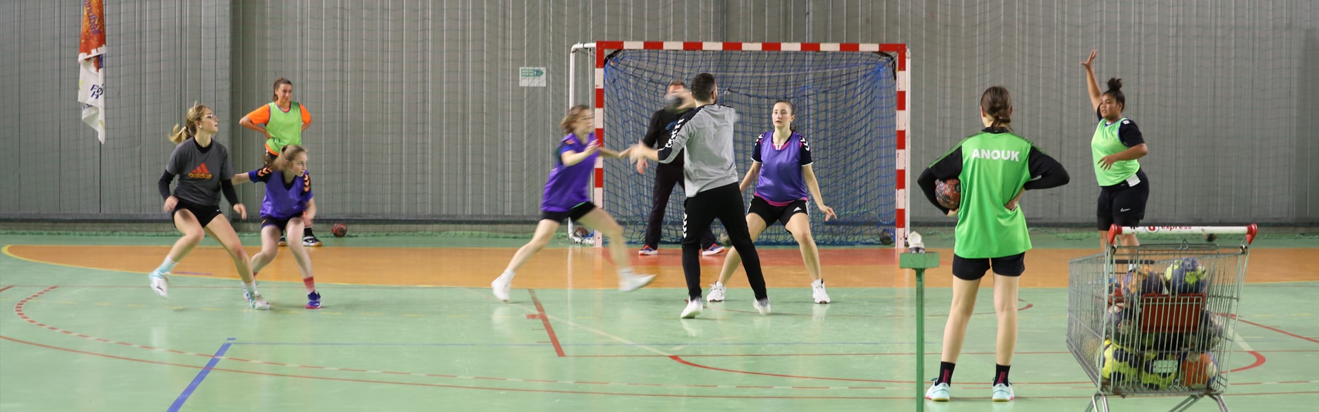 https://www.evron.fr/wp-content/uploads/2022/03/Complexe-Sportif-Salle-de-Hand-Ball-Header.jpg