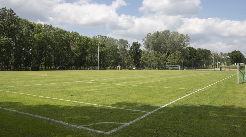 EQUIPEMENTS Terrain de Foot à Évron 01