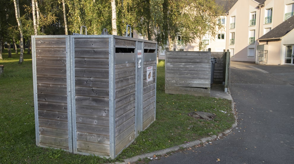 Environnement Point Apport Volontaire Poubelles Point de collecte du Jardin Aquatique EVRON