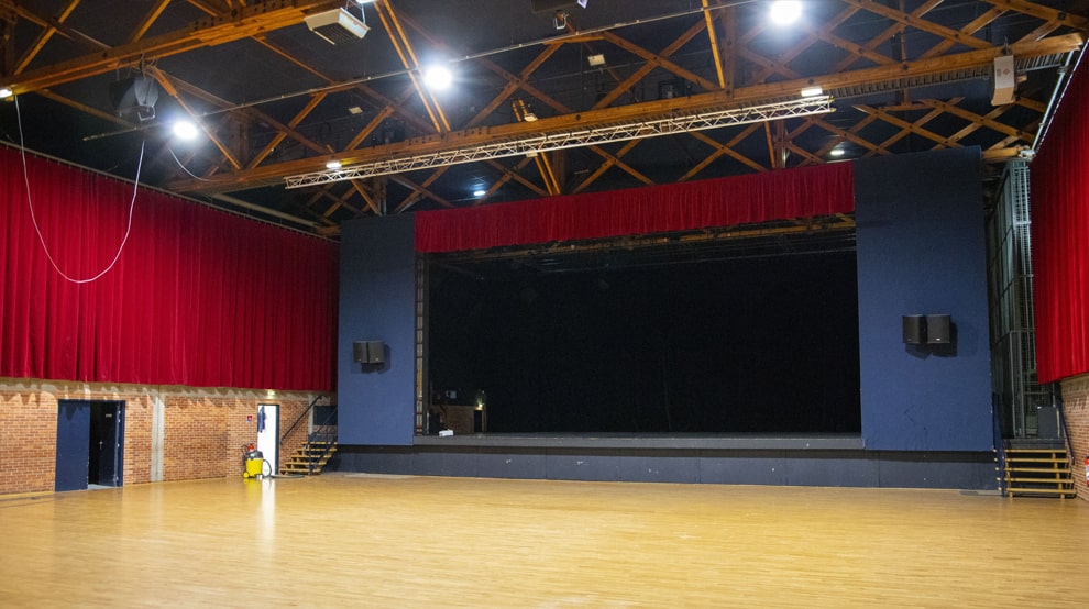 Salle des Fêtes à Evron 01