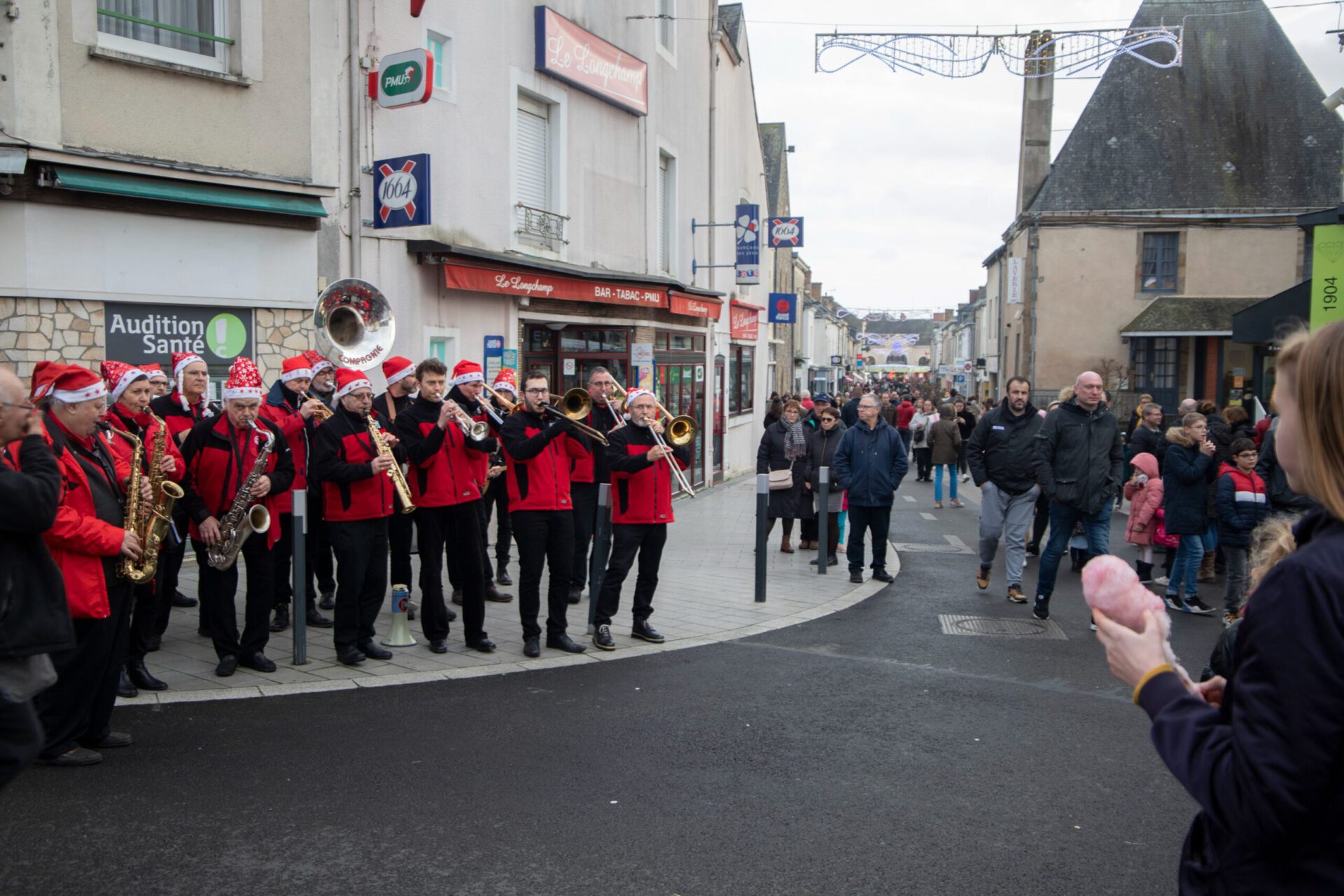 IMG 9052 191208 Marche de Noel Evron scaled