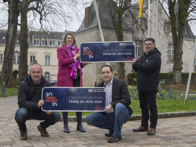 Remise Panneau Jeux Olympiques 2024 Evron Terre de jeux Mayenne 2024