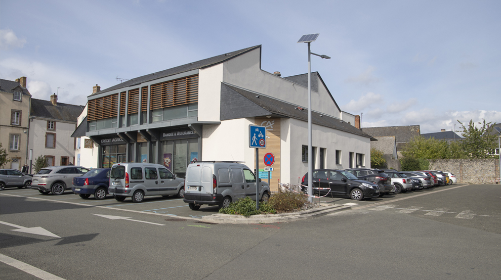 Parking de la mairie Evron 02