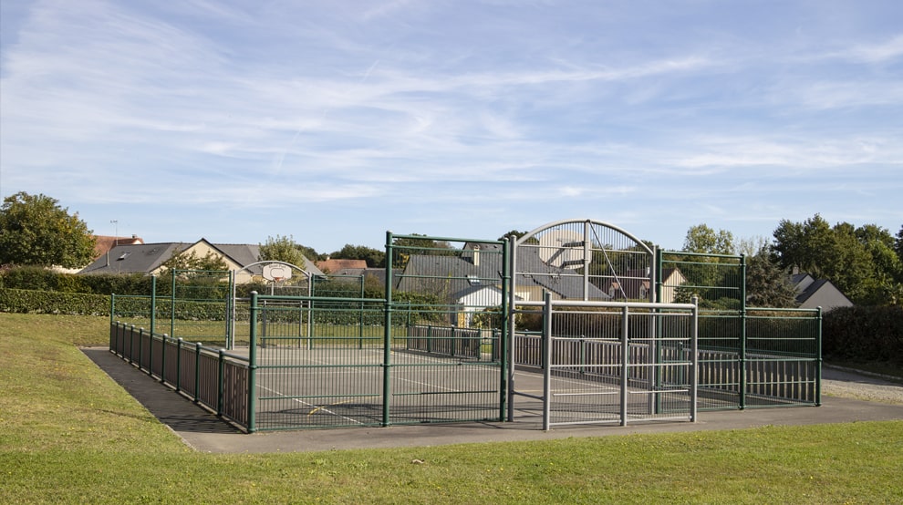 Aire de jeux de Châtres la Forêt 01