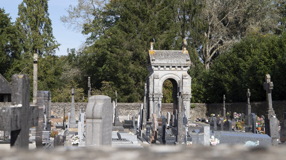 Cimetière Saint Christophe du Luat 02