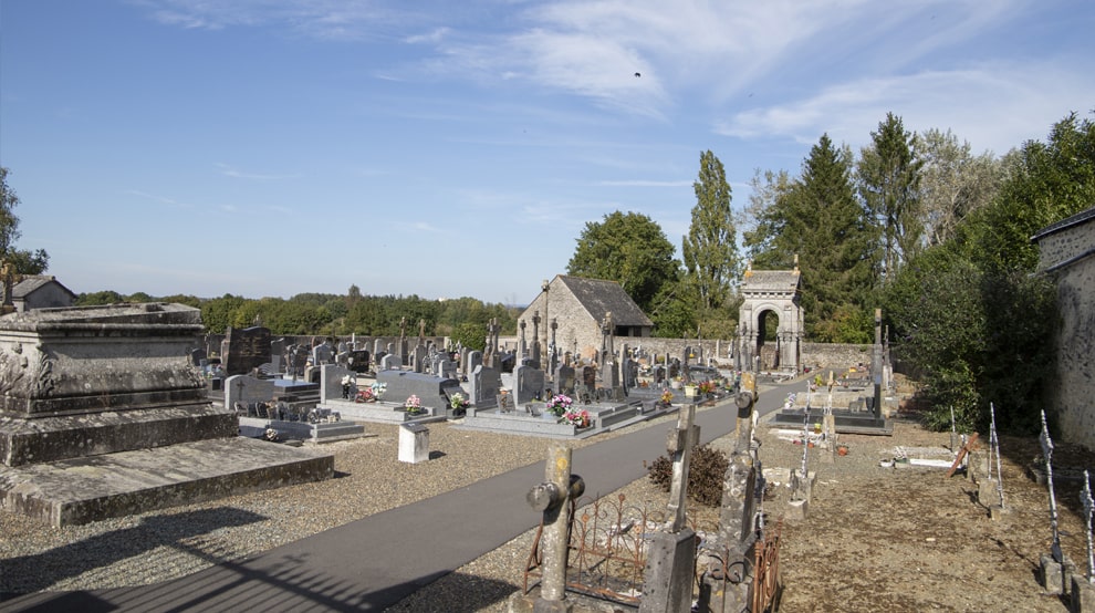 Cimetière Saint Christophe du Luat 03