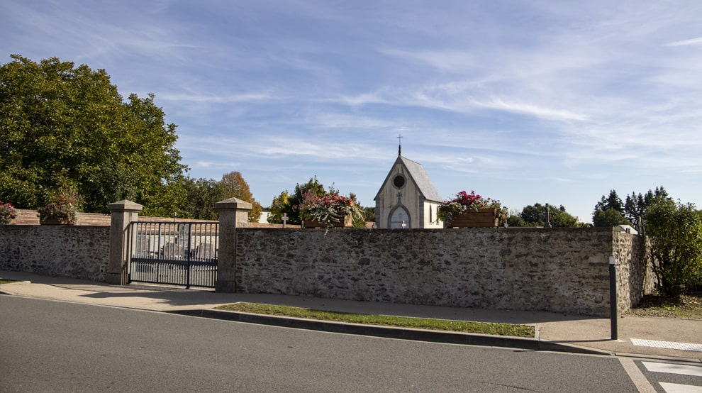 Les cimetières Châtres la Forêt 01